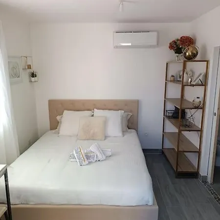 Holiday home Avec Piscine Villemoustaussou