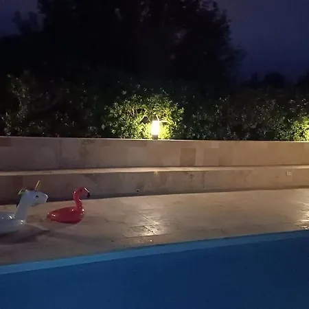 Holiday home Avec Piscine Villemoustaussou