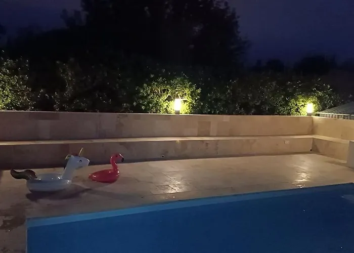 Nyaraló Avec Piscine Villemoustaussou